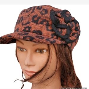 Animal print  cap with‎ flower